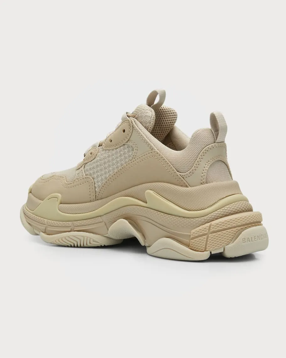 Chunky fashionable Triple S Balenciaga sneakers