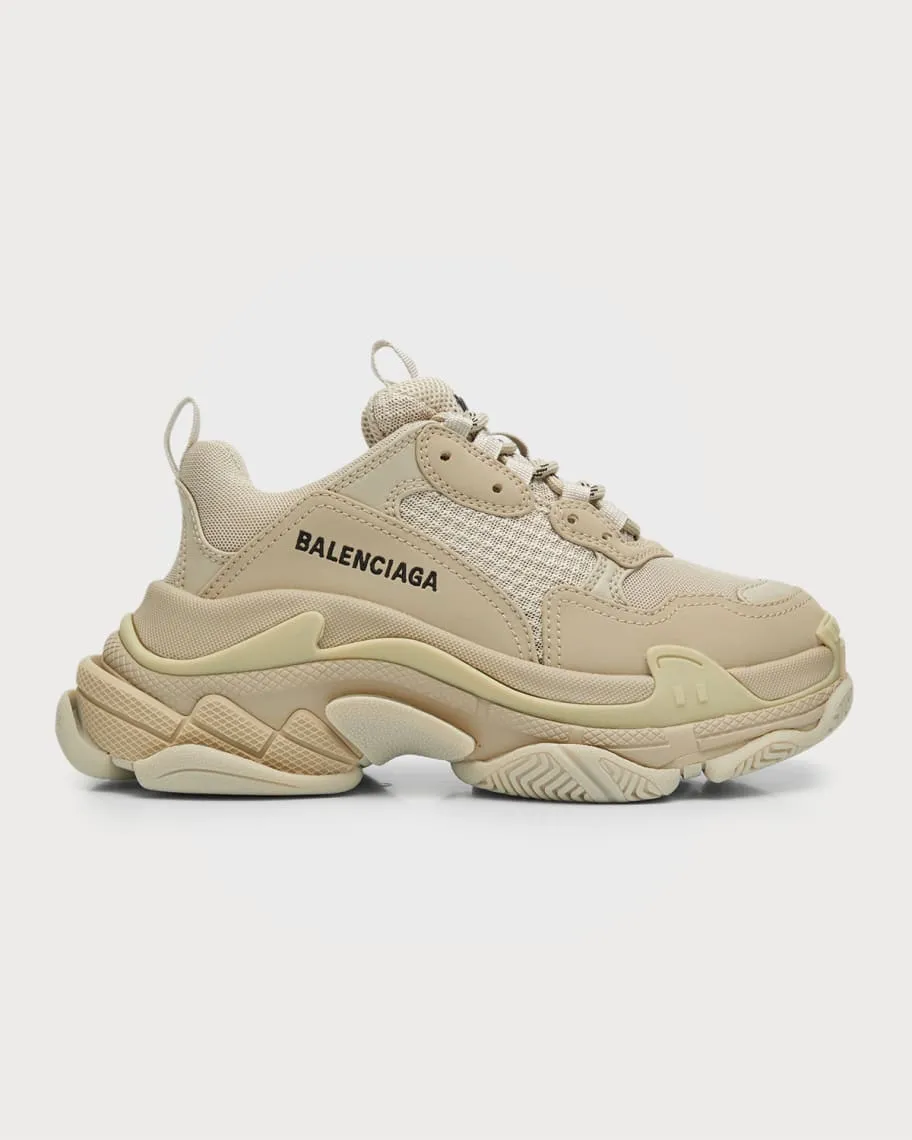 Chunky fashionable Triple S Balenciaga sneakers