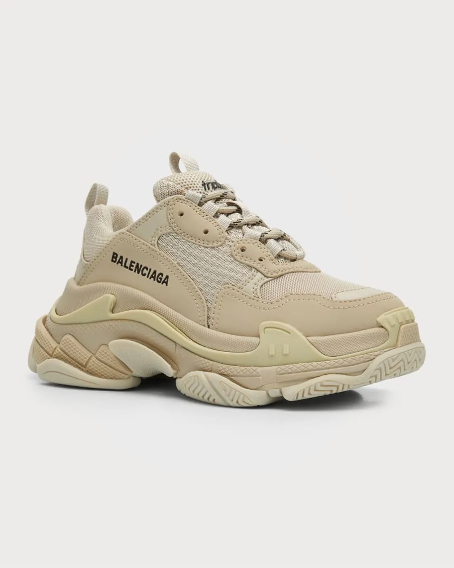 Chunky fashionable Triple S Balenciaga sneakers